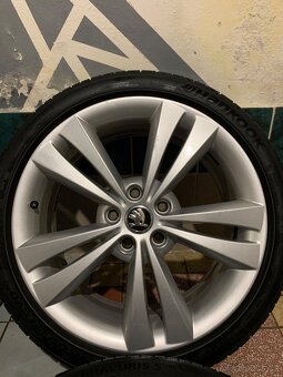 Alu kola Škoda R18 5X112 ZÁNOVNÍ LETNÍ PNEU 225/40R18 NEPTUN - 6