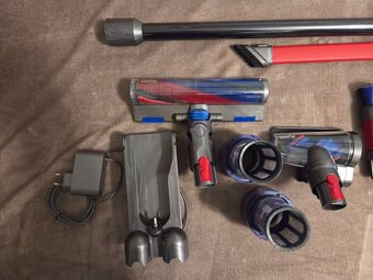 Vysavač Dyson Cyclone V10 - 6