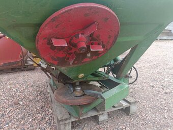 1000L Rozmetadlo AMAZONE ZA-U 1001 (hydraulické ovládání) - 6