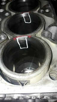 Volvo motor pětiválec D3,D4,D5 - odbor. opravený blok motoru - 6