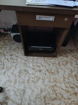 Prodám knihovnu a pracovní stůl - 6