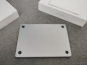 MacBook Air 13 palců M2 8 GB RAM 256 ssd 170 cyklů - 6