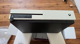 Xbox One S - 6