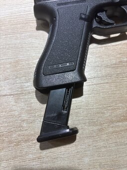 Airsoftová pistole - 6