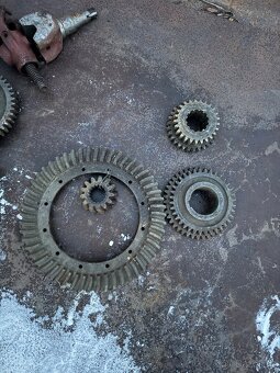 Prodám náhradní díly zetor - 6