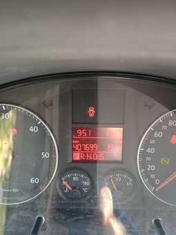 VW Caddy Maxi 1,9 TDI DSG -7 míst - 6