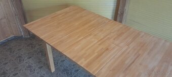 Prodám dubový rozkládací stůl z masivu a židle - 6