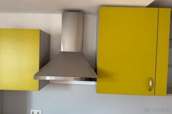 Moderní žlutá kuchyně s vestavěnými spotřebiči,5555 - 6