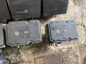 Mercedes w164 w251 w212 w204 w218 ABS kocka - 6