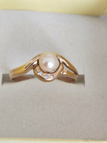 Dámský zlatý prstýnek s pravou perlou a zirkony - 6
