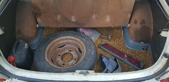 Trabant 601 combi + další motor a díly - 6
