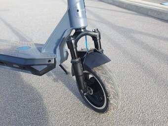 elektrická koloběžka Bluetouch BT501 grey 300km najeto - 6