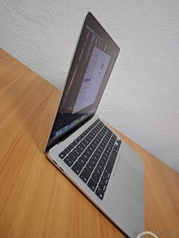 Macbook Air 13 palců M1 chip 8 GB RAM 256 SSD - 6