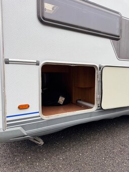 Knaus Royale 580 ~ Extra velká postel - 6