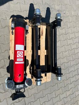 Ruční hydraulický jámový zvedák nosnost 12 t - 6