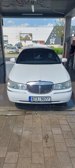 Lincoln Town Car - 6