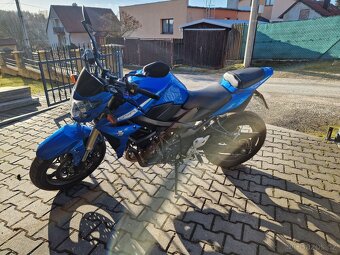 Suzuki GSR 750 - 6