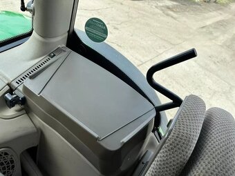 John Deere 6215 R - 6
