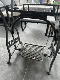 Stul ze siciho stroje s kamennou deskou - 6