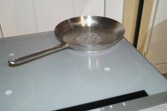 Sklokeramická indukční varná deska Siemens HMIP40C - 6