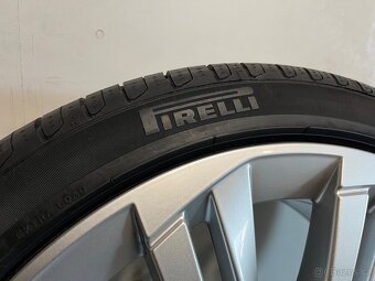 Superb R19 Originální letní sada z nového vozu - 6