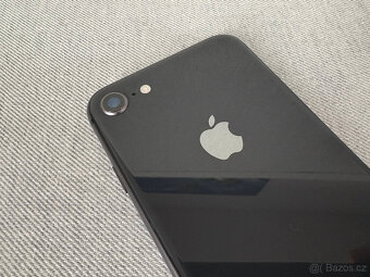 iPhone 8 256GB vesmírně šedý s původní neměněnou baterií 73% - 6