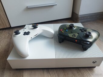 Xbox One S 1TB All-Digital - 6