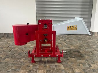 Traktorový špalíkovač a drtič větví PORTOS 03T - 6