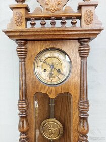 Dřevěné zdobené půlové mechanické nástěnné hodiny - 6