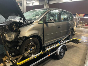 Vůz na náhradní díly VW Touran 1T3 2012 CAYC MFR LD7R - 6
