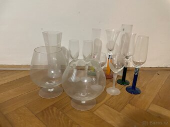 Různé designové skleničky – mix tvarů a barev - 6