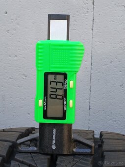 Pěkná zimní orig alu Škoda Kamiq 215/45/18 vzorek 8mm - 6