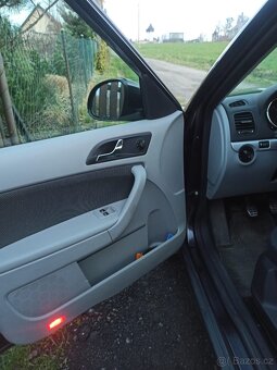 Škoda Yeti 2.0 TDi Ambition 4x4 SUV - 6