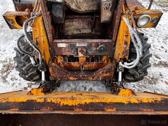 nakladač UNC 060 - 6