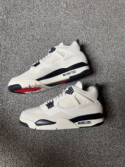 Jordan 4 Retro Flight Club - 6
