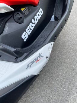 Sea Doo Spark Trixx 90HP model 2025 - červeno/bílá - 6
