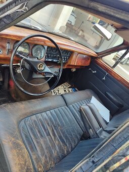 Daimler V8 250 - 6