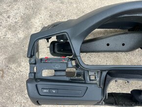 BMW 5er F10/F11 palubní deska + airbag spolujezdce - 6
