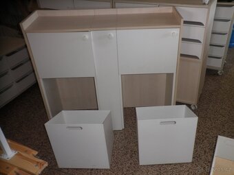 Skříňka nebo malý pult s kontejnery - 6