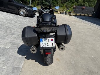 Yamaha FJR 1300 - 6
