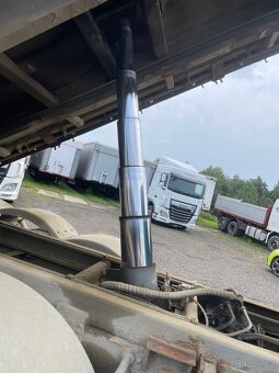 Volvo 12.460 6x2 62R sklápěč - 6