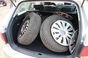 Volkswagen Golf - 6