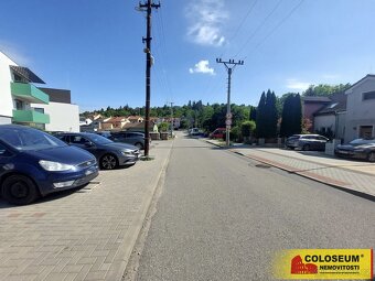 Popůvky, venkovní parkovací stání pro osobní automobil - par - 6