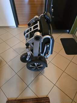 Prodám levně skládací elektrický invalidní vozík - 6