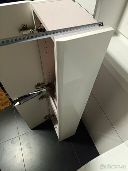 Závěsná skříňka s umyvadlem a baterií - 6