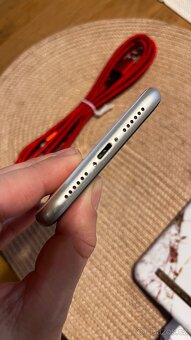 Prodám bílý iPhone 11 64GB v super stavu - 6