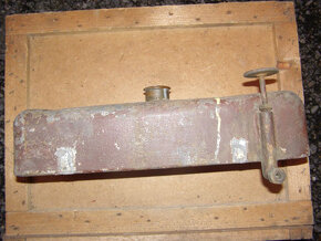Prodám benzínovou nádržku z motoru Ježek Piccolo - 6