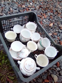 hrnky talíře dózy - 6