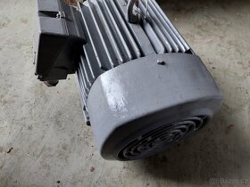 Prodám třifázový motor 2,2kW 945ot. - 6