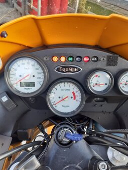 Triumph Tiger 855i - 6